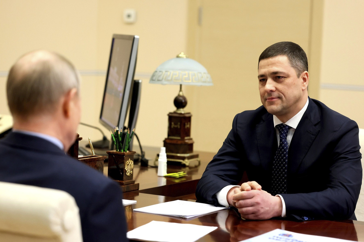 Российский губернатор призвал россиян из Латвии не дожидаться высылки