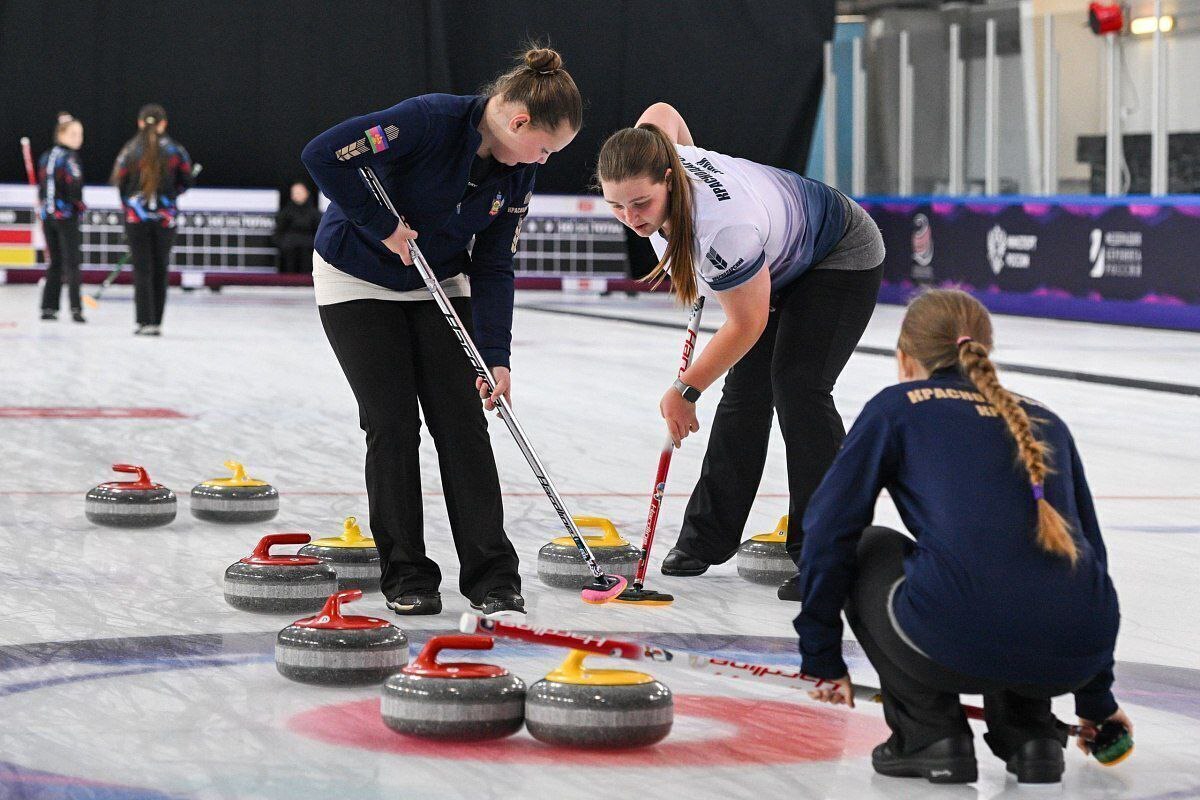 Сочинские кёрлингистки стали чемпионками во всероссийских соревнованиях