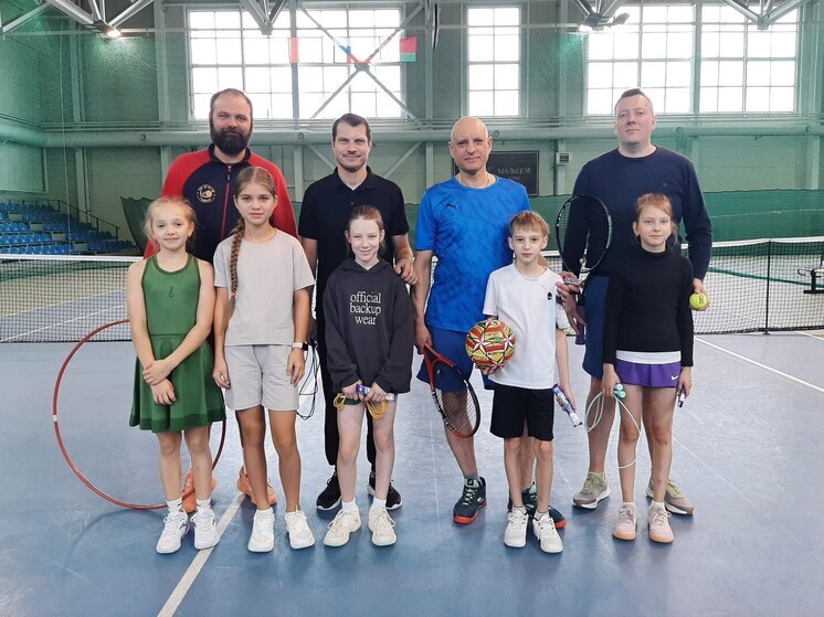В спортшколе Брянска отпраздновали День отца