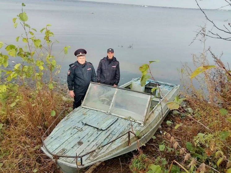 В Горномарийском районе полицейские переправили рыбаков через Волгу