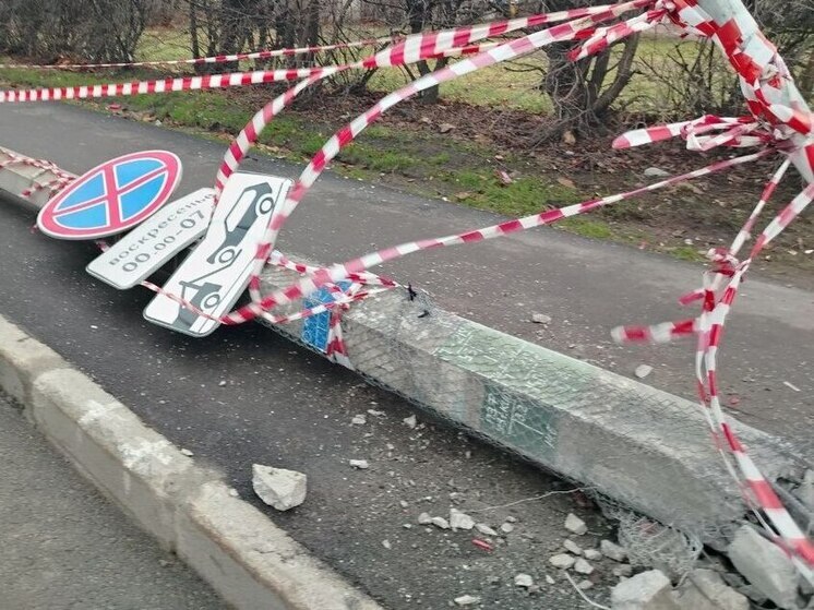 Пьяный водитель снес дорожный знак и опору ЛЭП в Новгородском районе