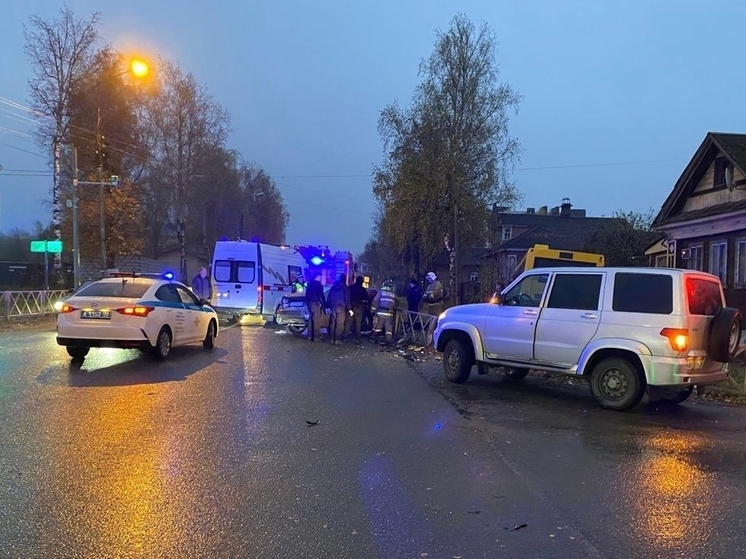 В Угличе иномарка протаранила рейсовый автобус