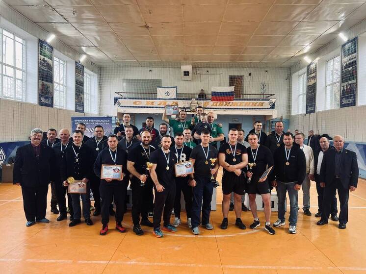 Команда прокуратуры Брянской области победила на чемпионате «Динамо» по гиревому спорту