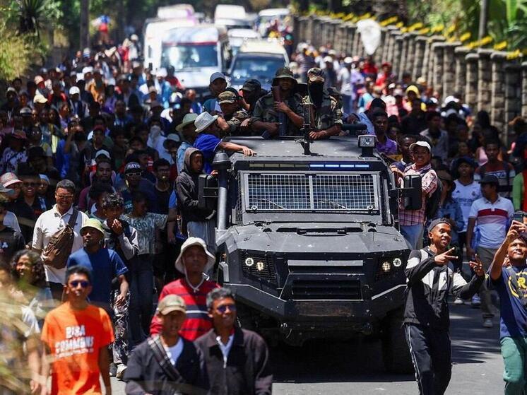 Эксперт Макаркин считает, что молодежь поколения Z никто не подталкивает к бунту