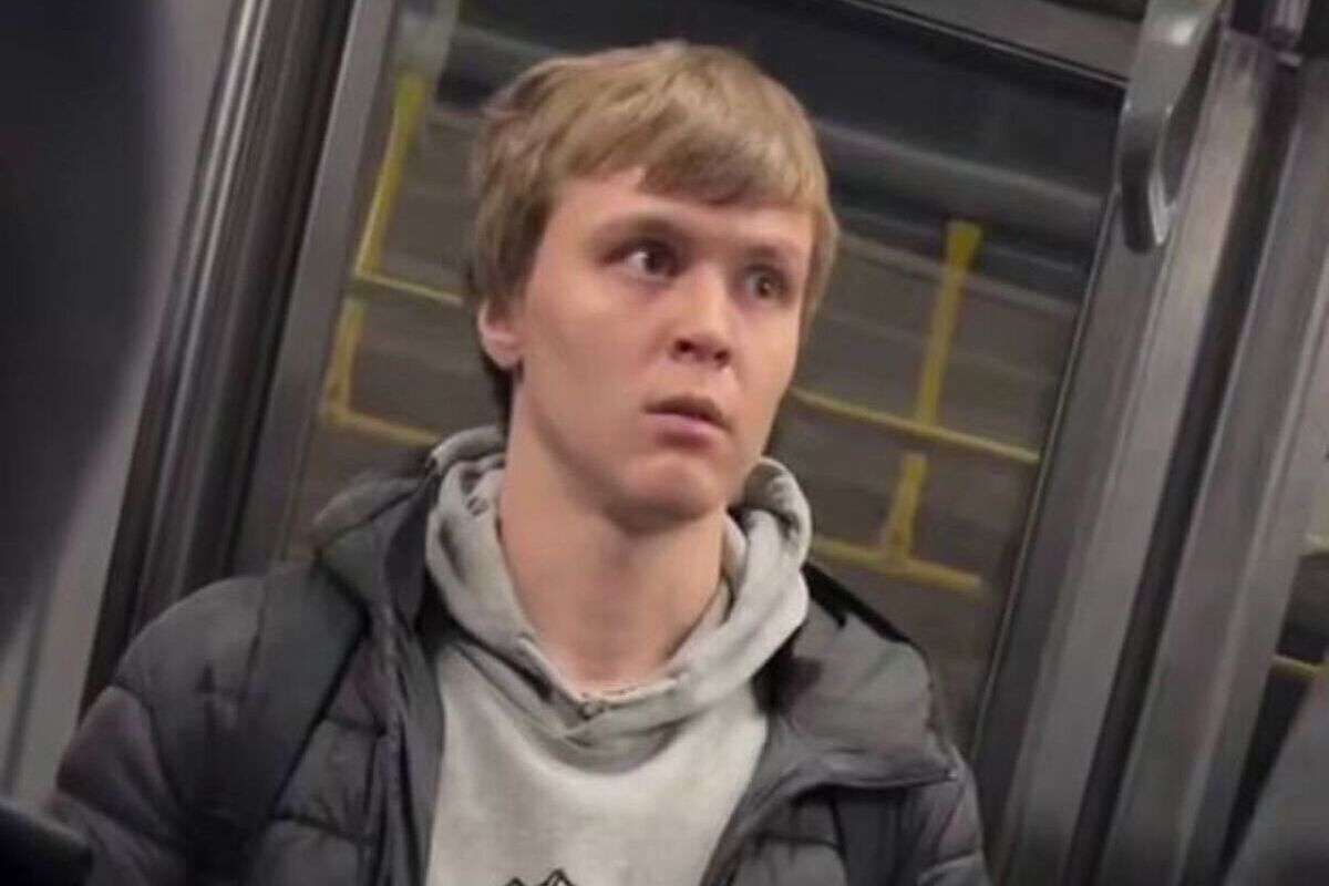 Россиянин стал звездой американских соцсетей после драки в автобусе