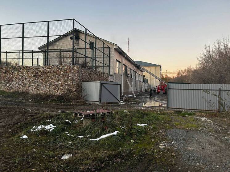В Барнаульской классической школе горит спортивный зал