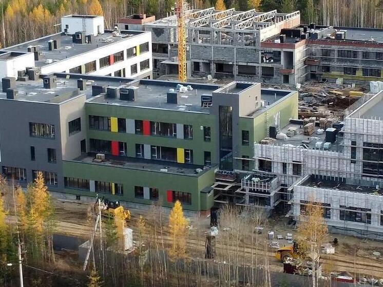 Школа в Нягани готовится к открытию: строительство вышло на финишную прямую
