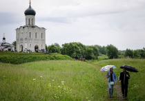 19 октября в народном календаре носит имя апостола Фомы — одного из двенадцати учеников Христа, известного как «Фома неверующий». Однако на Руси его почитали не за сомнения, а за бережливость и практичность, дав ему другое, более сытное имя — Фома Хлебник. Этот день был своеобразным рубежом, когда подводили итоги года и готовились к зиме, а хлеб становился главным действующим лицом и символом благополучия.