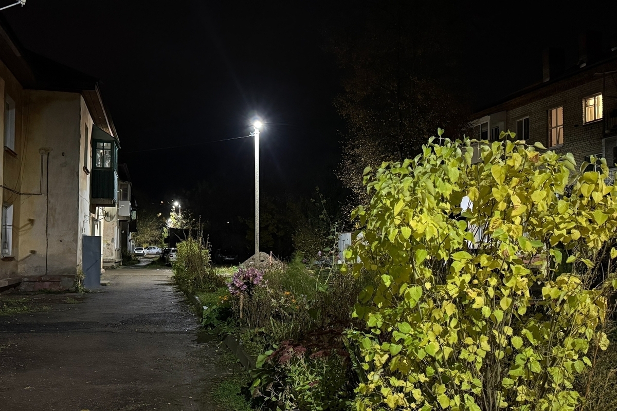 Rinnovata l'illuminazione pubblica nella zona di Smolenskaya Sortirovka: 6,5 chilometri di linee e 211 nuovi lampioni per una maggiore sicurezza e qualità della vita