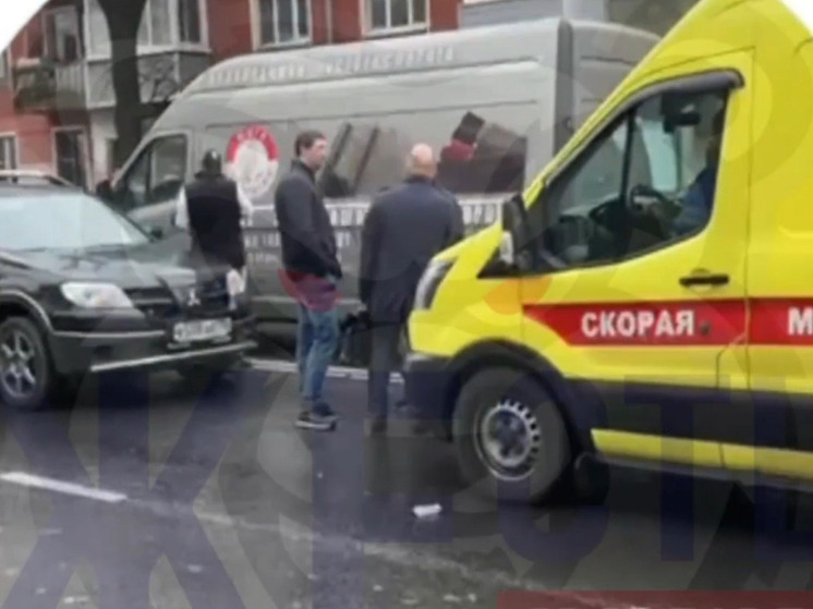 В Ярославле на Большой Октябрьской школьник попал под два автомобиля