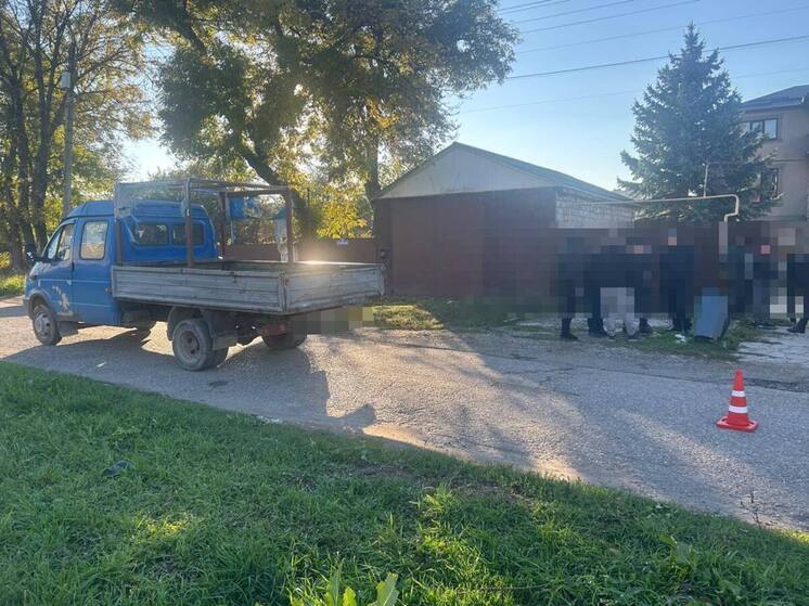 В Кисловодске парень погиб при падении из грузовика