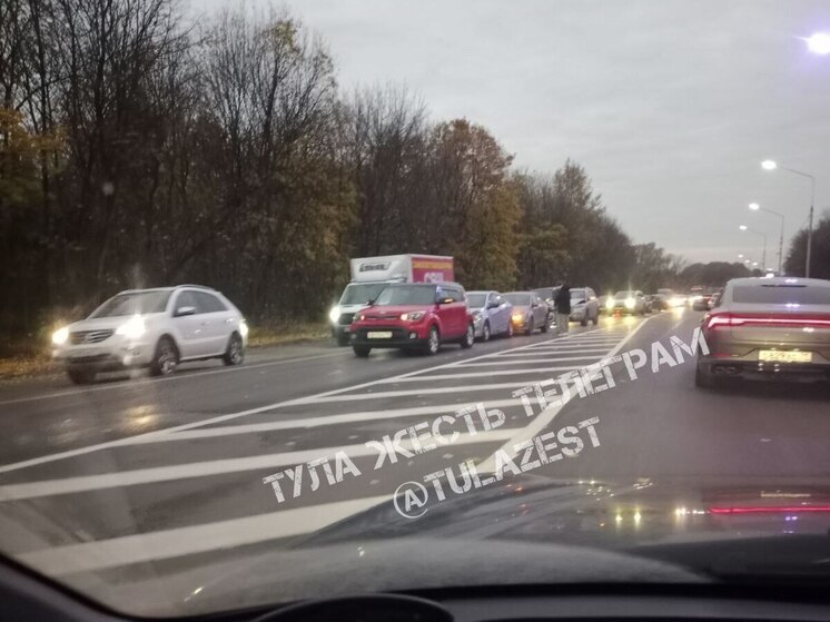 Массовая авария с четырьмя авто на Новомосковском шоссе в Туле попала на видео