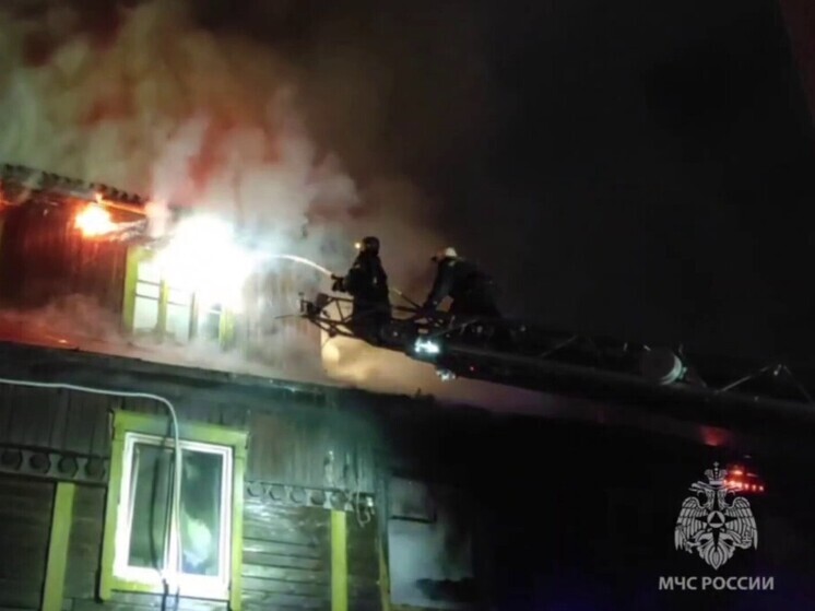 Число погибших при пожаре в деревянном доме в Новосибирске выросло до 4-х человек