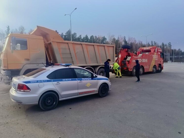 В ходе мероприятия «Грузовик» на свердловских дорогах задержали неисправные фуры