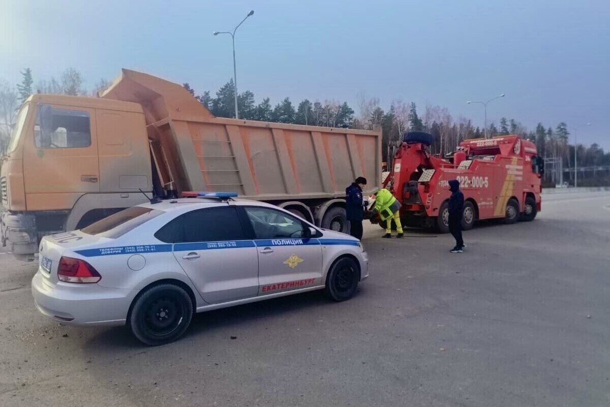 В ходе мероприятия «Грузовик» на свердловских дорогах задержали неисправные фуры
