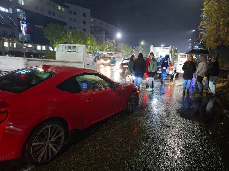 Травмы и госпитализация: в Артеме Subaru BRZ сбила пешехода на нерегулируемом перекрестке