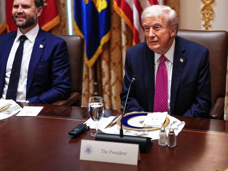 Axios: встреча Трампа и Зеленского прошла в напряженной обстановке