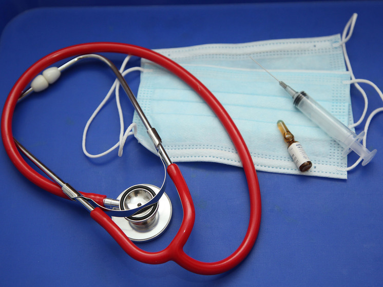 Красноярские хирурги оставили в теле женщины салфетку после операции