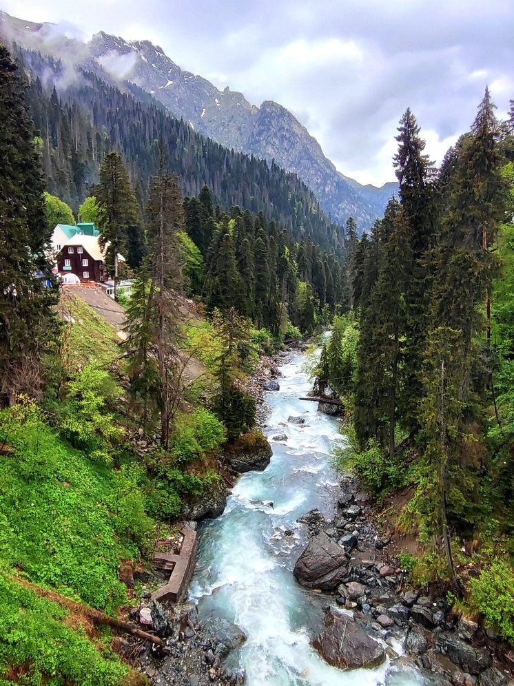 Строительство нового отеля на месте демонтированной гостиницы «Аманауз» в Домбае завершится к 2029 году