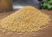 Пшенная каша — это не только вкусное, но и очень полезное блюдо, богатое витаминами группы B, микроэлементами и клетчаткой. Однако, чтобы добиться идеальной рассыпчатости, необходимо знать тонкости приготовления этого злака. О них «МК» рассказала шеф-повар Наталия Тарасова.
