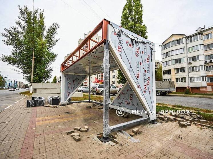 В Белгороде устанавливают 41 новый остановочный павильон