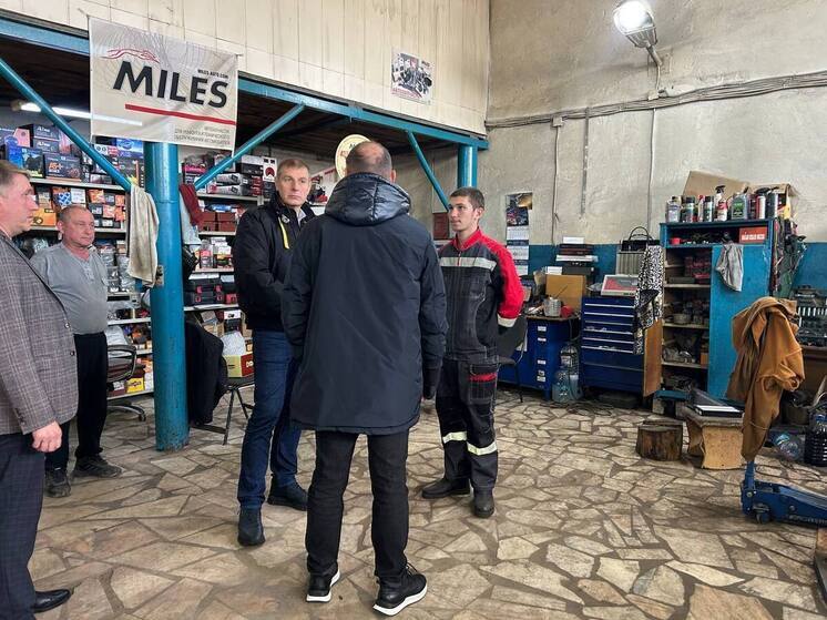 Сенатор Земцов посетил Аграрный техникум в Хакасии и остался под впечатлением