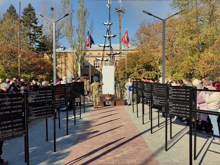 Аллею славы погибшим участникам СВО открыли в Новом Свете ДНР