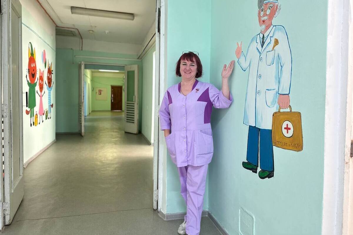 Художник-лаборант из Каслей украсила стены больницы мультгероями