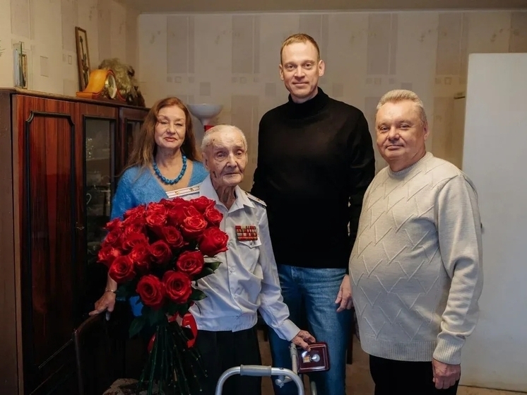 Павел Малков поздравил ветерана ВОВ Михаила Кузнецова с 100-летием
