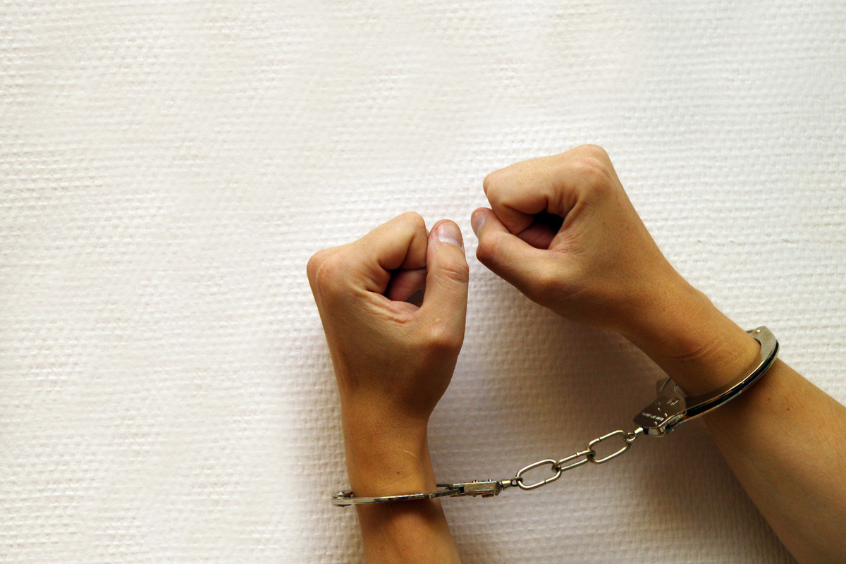 Школьнику из Дагестана грозит 20 лет тюрьмы за переписку в TikTok