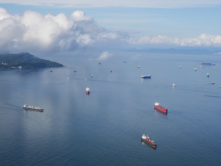 Американские военные перевезут выживших после нападения на судно с наркотиками в Карибском море