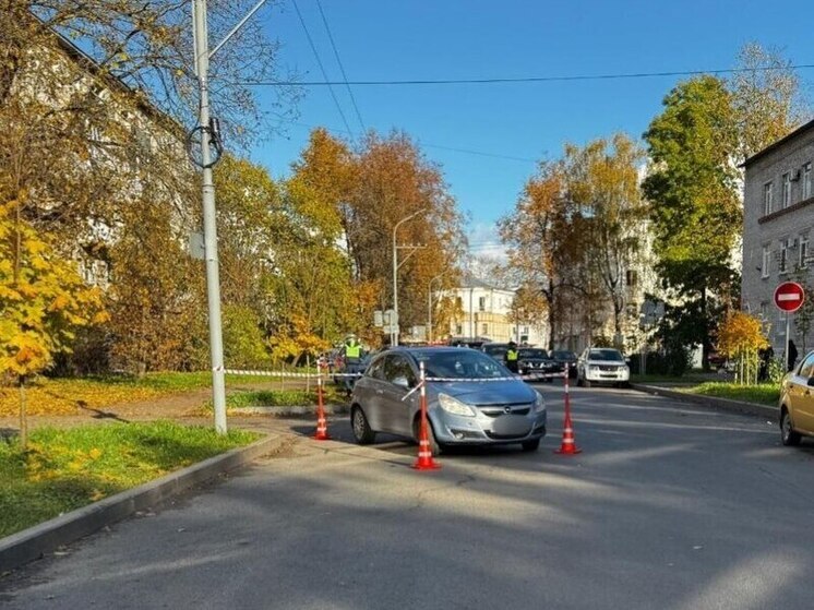 В Великом Новгороде 18 октября автомобили сбили двух пешеходов