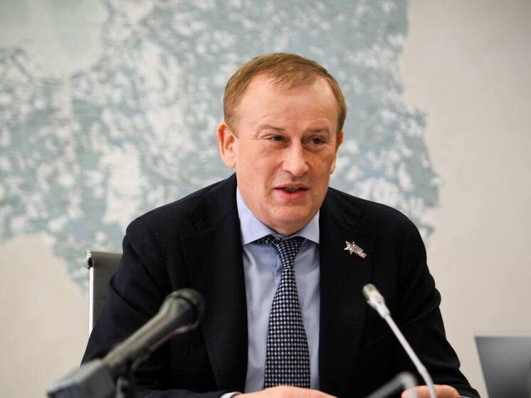 Губернатор Дрозденко поздравил дорожников Ленобласти с праздником