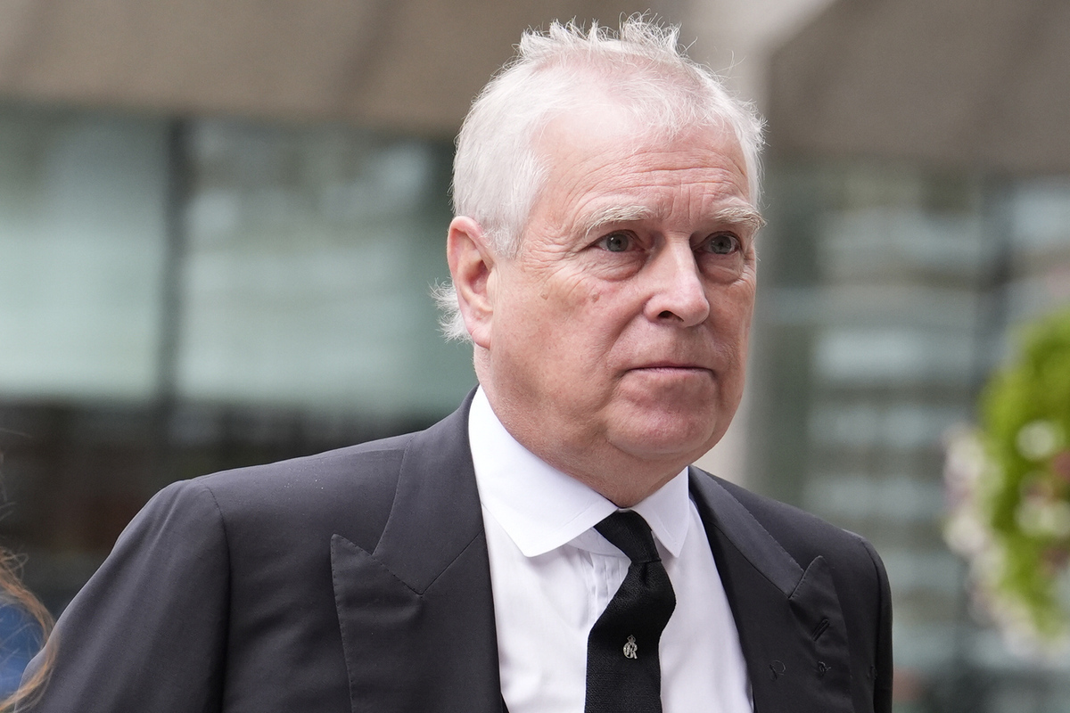 Из-за секса с несовершеннолетней брат британского короля лишился титулов