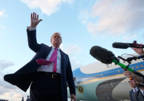 По словам президента Дональда Трампа, авиаудар США уничтожил "подводную лодку, перевозившую наркотики", а выжившие члены экипажа субмарины захвачены