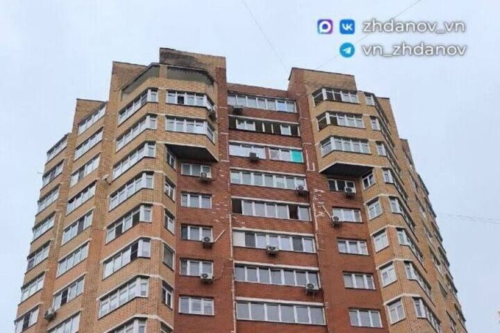 В Старом Осколе в понедельник начнут менять окна в поврежденном от БПЛА доме