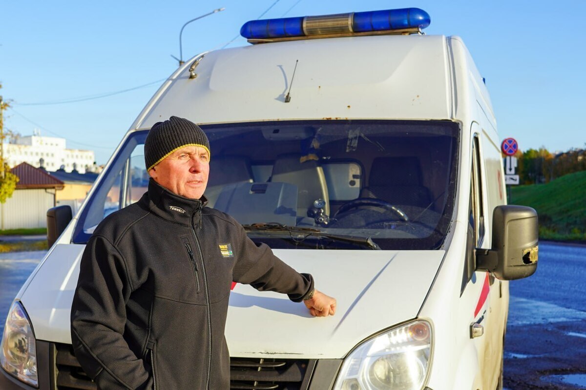 Новгородский Минздрав поздравил с Днем отца 12-детного слесаря