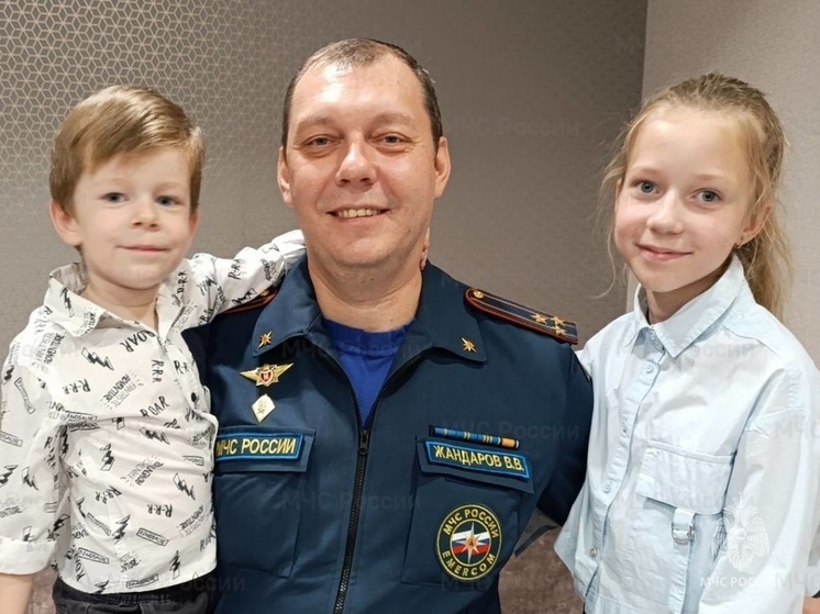 Пензенских спасателей поздравили с Днем отца