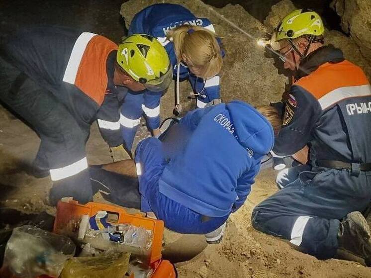 В Ленинском районе спасли провалившегося в пещеру мужчину