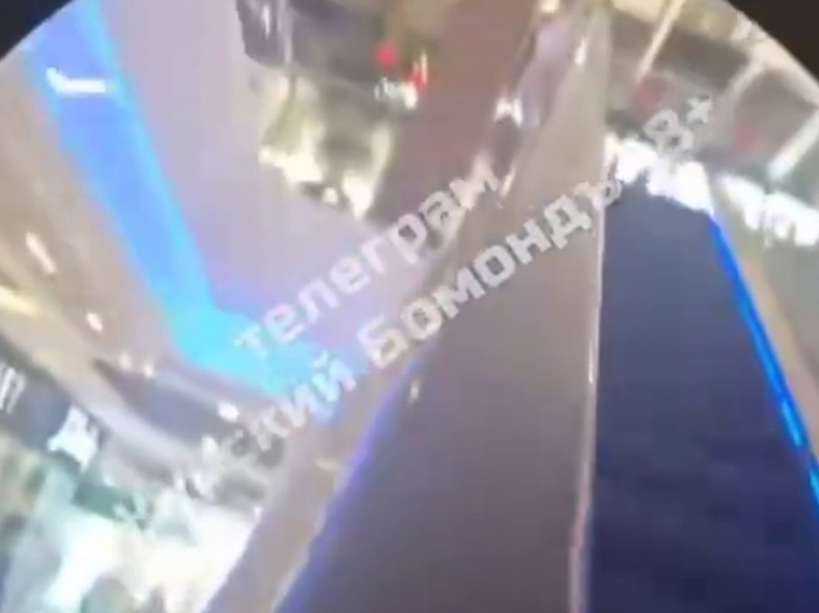 В Курске пятилетняя девочка упала с эскалатора