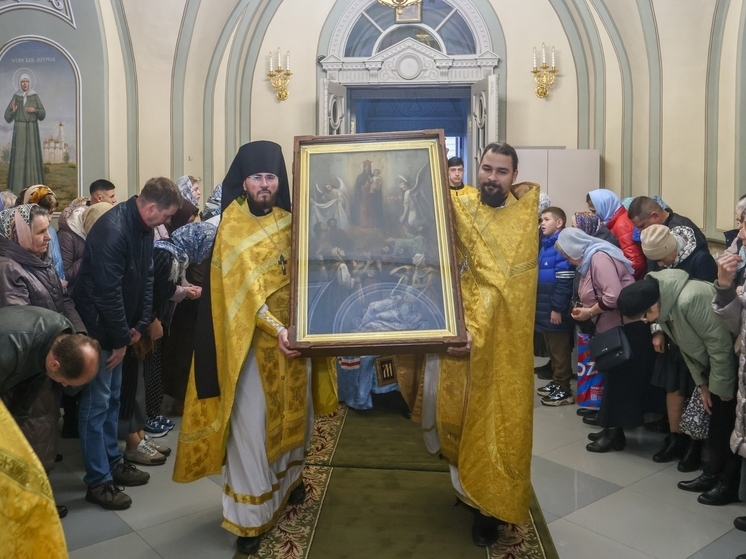В Тамбов прибыла святыня, являющая чудеса: мироточивый образ Божией Матери «Всех скорбящих Радость»