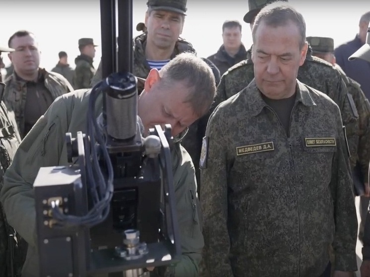 Дмитрий Медведев побывал с рабочей поездкой на полигоне Капустин Яр