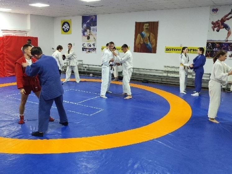 Порядка сорока юных спортсменов приняли участие в турнире по самбо в Волновахе