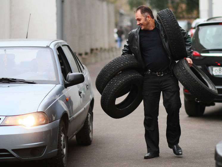 В межсезонье перед автомобилистами всегда встает вопрос, когда  менять резину