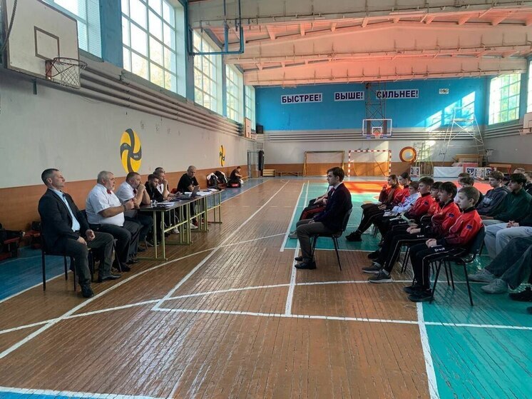 Более пятидесяти судей стали участниками семинара по всестилевому каратэ в Донецке