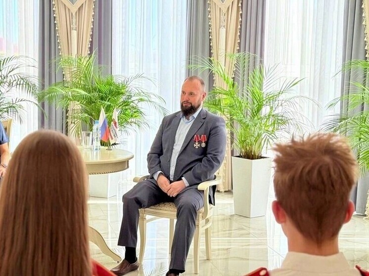 В Муравленко в День отца кадеты встретились и пообщались с бойцом СВО