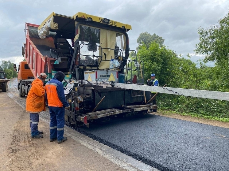 Василий Анохин поздравил смолян с Днем работников дорожного хозяйства