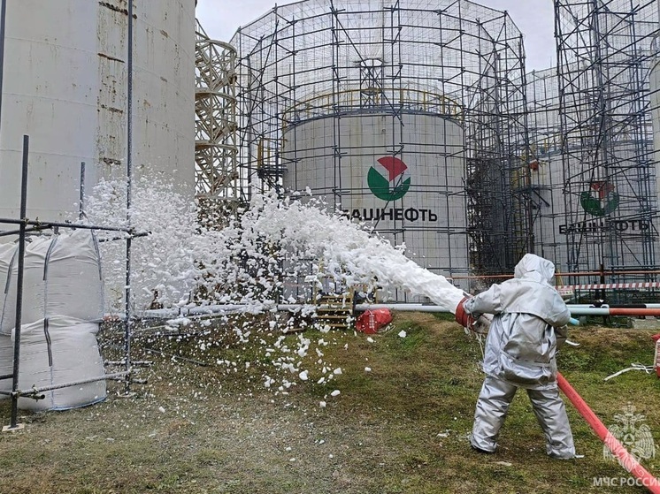 На Урале прошли тренировочные пожарно-тактические учения на нефтебазе