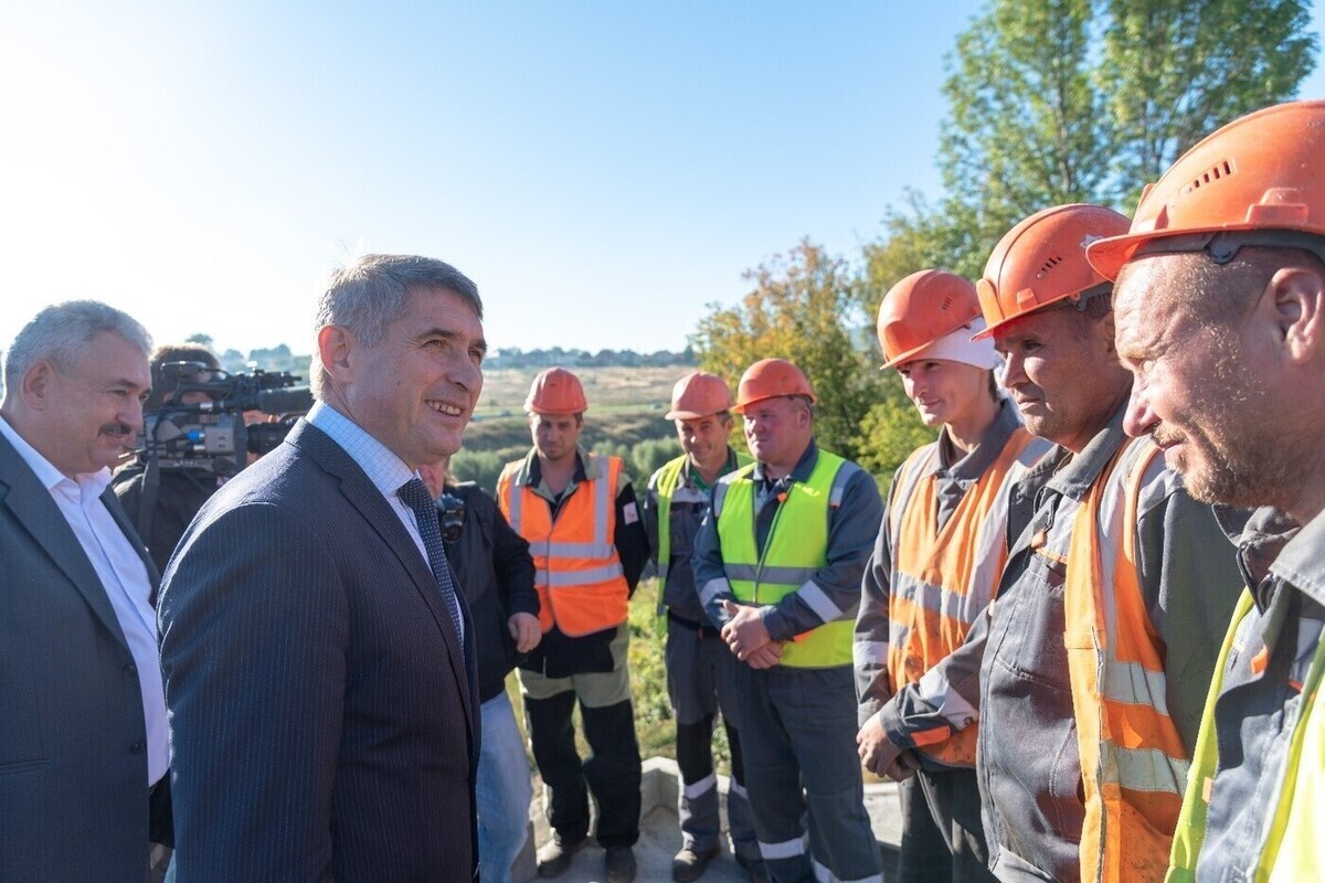 Олег Николаев поздравил дорожников с профессиональным праздником