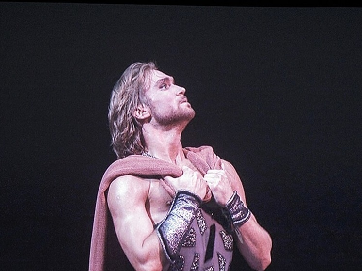 Премьер Большого театра Михаил Лобухин травмировался во время выступления